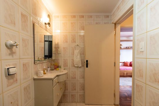 Banheiro de apartamento à venda com 2 quartos, 98m² em Pompeia, São Paulo