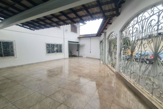 Garagem de casa à venda com 3 quartos, 268m² em Jardim Maria Dirce, Guarulhos