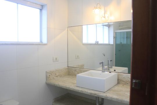 Banheiro da suíte de casa à venda com 3 quartos, 268m² em Jardim Maria Dirce, Guarulhos