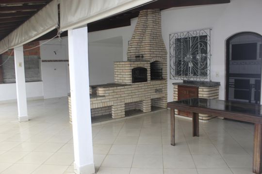 Quintal e espaço gourmet de casa à venda com 3 quartos, 268m² em Jardim Maria Dirce, Guarulhos