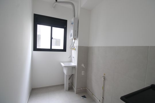 Área de serviço de apartamento para alugar com 2 quartos, 42m² em Barra Olímpica, Rio de Janeiro