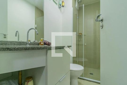 Banheiro de apartamento para alugar com 1 quarto, 26m² em Vila Andrade, São Paulo