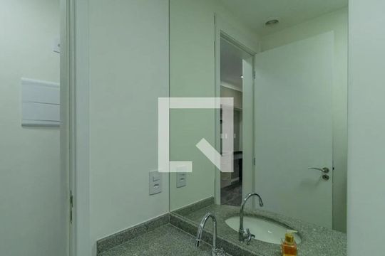Banheiro de apartamento para alugar com 1 quarto, 26m² em Vila Andrade, São Paulo