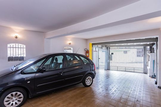 Garagem de casa à venda com 7 quartos, 212m² em Vila Sao Vicente, São Paulo