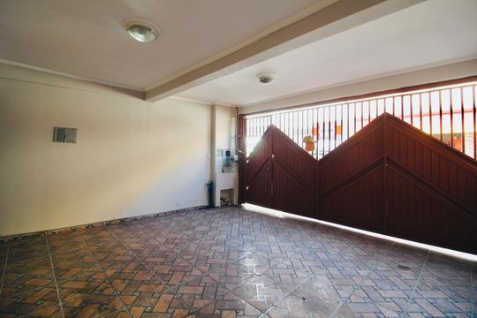 Garagem de casa para alugar com 6 quartos, 260m² em Jardim Soares, São Paulo