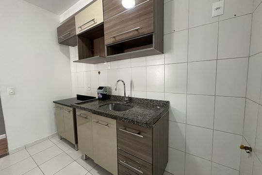 Cozinha de apartamento para alugar com 2 quartos, 61m² em Jardim Tupanci, Barueri