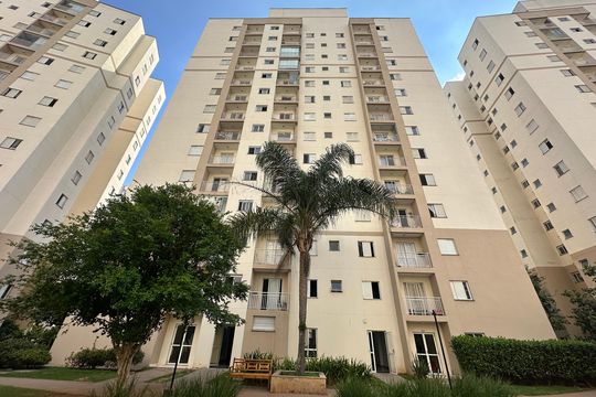 Fachada de apartamento para alugar com 2 quartos, 61m² em Jardim Tupanci, Barueri