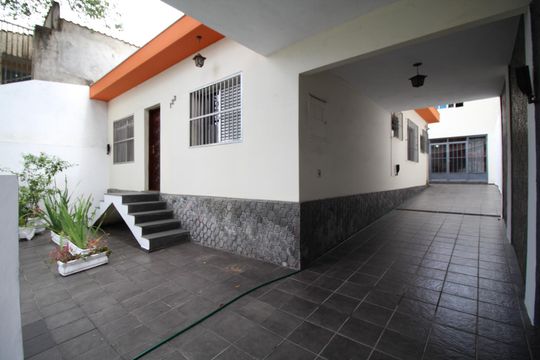 Quintal e Garagem de casa à venda com 4 quartos, 200m² em Piraporinha, Diadema