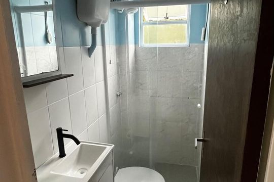Banheiro de apartamento para alugar com 3 quartos, 42m² em Cidade Industrial de Curitiba, Curitiba