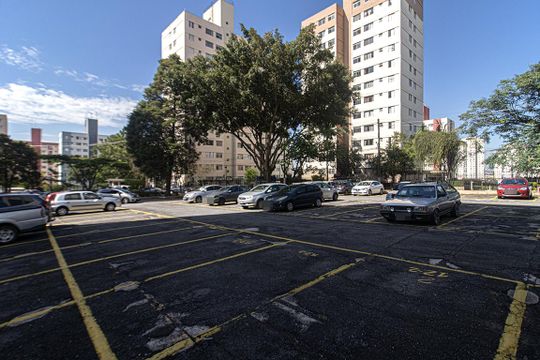garagem_1 de apartamento para alugar com 2 quartos, 52m² em Jardim Celeste, São Paulo