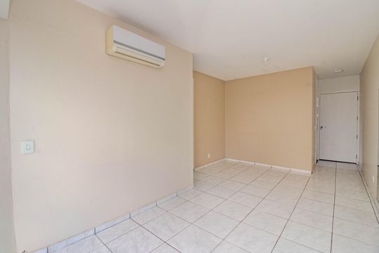 Sala de apartamento para alugar com 3 quartos, 75m² em Jardim Carvalho, Porto Alegre