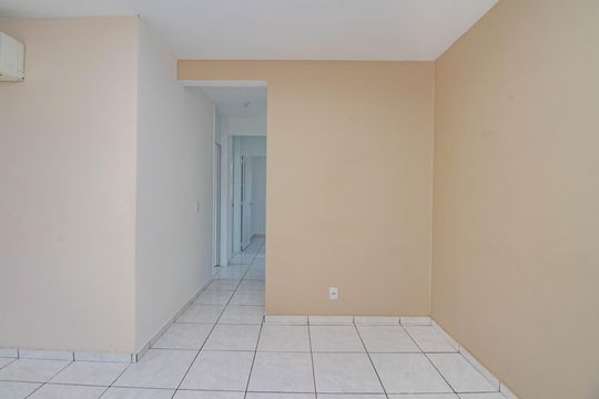 Sala de apartamento para alugar com 3 quartos, 75m² em Jardim Carvalho, Porto Alegre