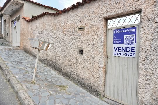 Fachada de casa à venda com 4 quartos, 360m² em Paraíso, Belo Horizonte