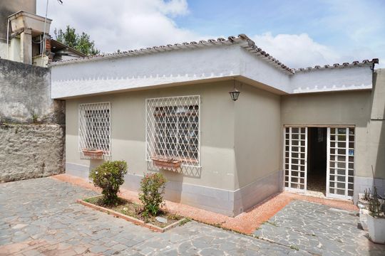 Fachada  de casa à venda com 4 quartos, 360m² em Paraíso, Belo Horizonte