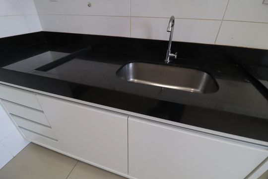 Cozinha de apartamento para alugar com 2 quartos, 73m² em Santa Mônica, Uberlândia