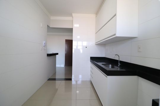 Cozinha de apartamento para alugar com 2 quartos, 73m² em Santa Mônica, Uberlândia