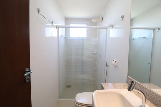 Banheiro Social de apartamento para alugar com 2 quartos, 73m² em Santa Mônica, Uberlândia