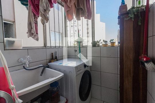 Área de serviço de apartamento para alugar com 3 quartos, 79m² em Kobrasol, São José