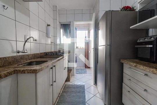 Cozinha de apartamento para alugar com 3 quartos, 79m² em Kobrasol, São José