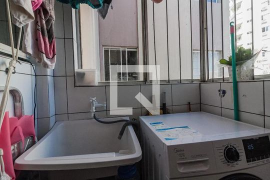 Área de serviço de apartamento para alugar com 3 quartos, 79m² em Kobrasol, São José