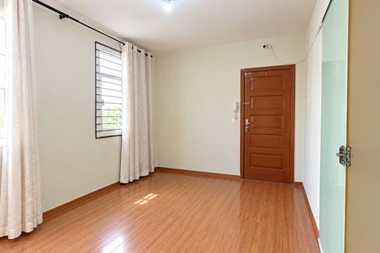 Sala  de apartamento à venda com 2 quartos, 65m² em Califórnia, Belo Horizonte
