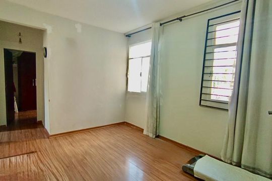 Sala de apartamento à venda com 2 quartos, 65m² em Califórnia, Belo Horizonte