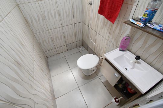 Banheiro de casa para alugar com 2 quartos, 70m² em Guatupê, São José dos Pinhais