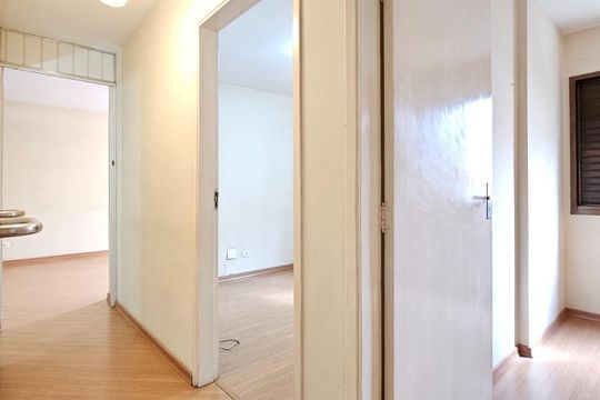 Corredor de apartamento à venda com 3 quartos, 75m² em Vila Clementino, São Paulo