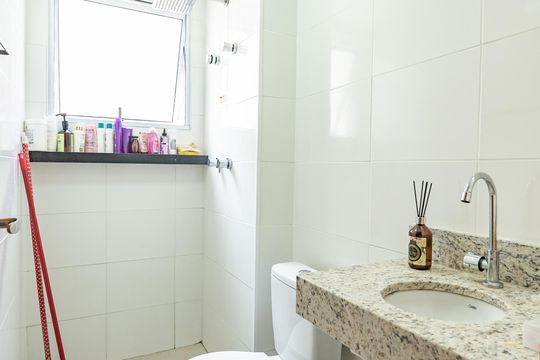 Banheiro Suite de apartamento para alugar com 2 quartos, 52m² em Vila Independencia, São Paulo