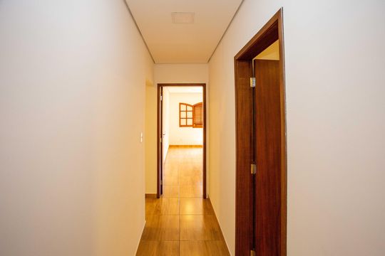Corredor de casa para alugar com 3 quartos, 188m² em Balneário São Francisco, Diadema