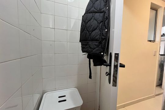 Banheiro de serviço de apartamento para alugar com 1 quarto, 70m² em Barra da Tijuca, Rio de Janeiro