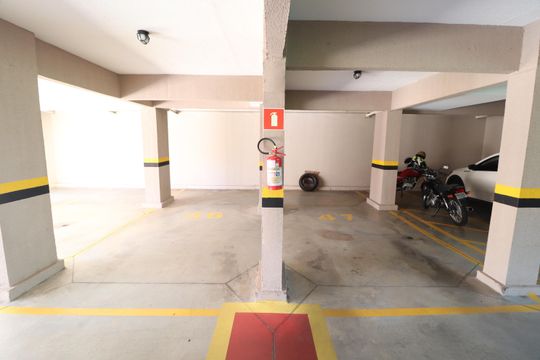 Garagem de apartamento para alugar com 2 quartos, 73m² em Santa Mônica, Uberlândia