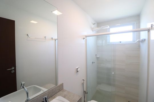 Banheiro Social de apartamento para alugar com 2 quartos, 73m² em Santa Mônica, Uberlândia