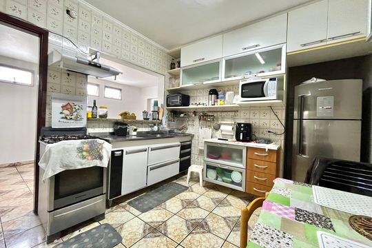 Cozinha de casa à venda com 3 quartos, 200m² em Vila Campestre, São Paulo