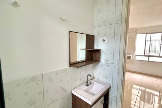Banheiro de apartamento à venda com 2 quartos, 47m² em Vila Alzira, Guarulhos