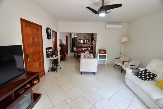 Sala de casa à venda com 3 quartos, 200m² em Cidade Universitária, Campinas