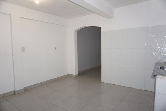 Cozinha de casa para alugar com 2 quartos, 80m² em Chácaras Pirajussara, Embu das Artes