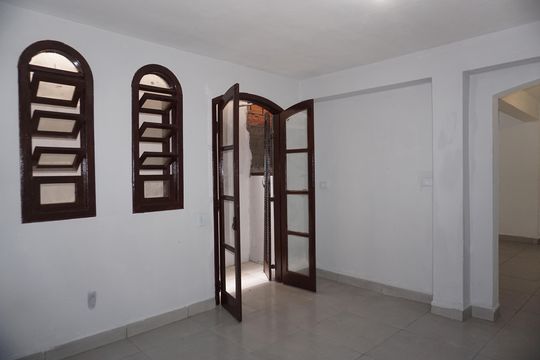 Casa para alugar com 2 quartos, 80m² em Chácaras Pirajussara, Embu das Artes
