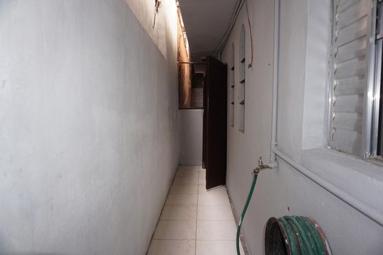 Corredor de casa para alugar com 2 quartos, 80m² em Chácaras Pirajussara, Embu das Artes