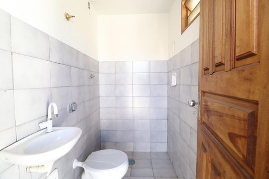 Banheiro da Edícula de casa para alugar com 3 quartos, 175m² em Pacaembu, Uberlândia