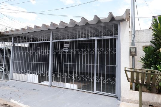 Fachada de casa para alugar com 3 quartos, 137m² em Jardim América, Goiânia