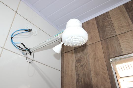 Banheiro de casa para alugar com 2 quartos, 60m² em Jardim Miragaia, São Paulo