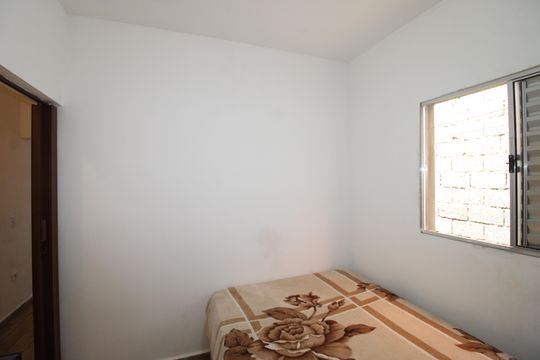 Quarto 2 de casa para alugar com 2 quartos, 60m² em Jardim Miragaia, São Paulo
