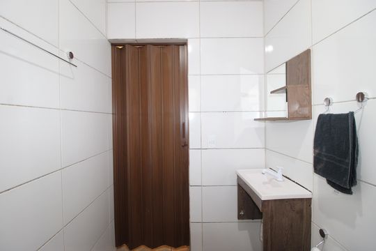 Banheiro de casa para alugar com 2 quartos, 60m² em Jardim Miragaia, São Paulo