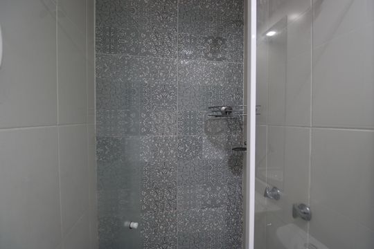 Banheiro social de apartamento para alugar com 2 quartos, 60m² em Freguesia (jacarepaguá), Rio de Janeiro