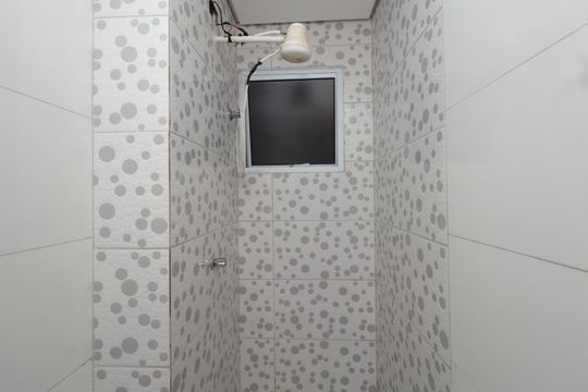 Banheiro de apartamento para alugar com 1 quarto, 27m² em Vila Carrão, São Paulo
