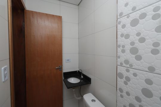 Banheiro de apartamento para alugar com 1 quarto, 27m² em Vila Carrão, São Paulo