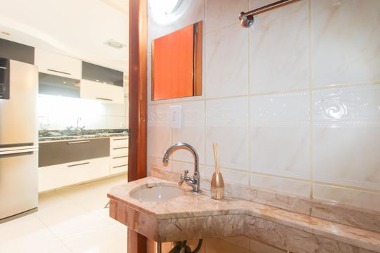Lavabo de casa de condomínio à venda com 2 quartos, 78m² em Marechal Rondon, Canoas