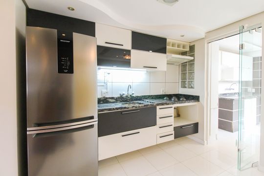 Cozinha de casa de condomínio à venda com 2 quartos, 78m² em Marechal Rondon, Canoas