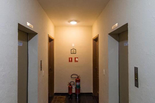 Entrada de apartamento à venda com 3 quartos, 80m² em Alphaville Industrial, Barueri